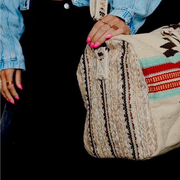 Last one! Aztec inspired travel duffle bag π©΅βοΈ! - Picture 4 of 6